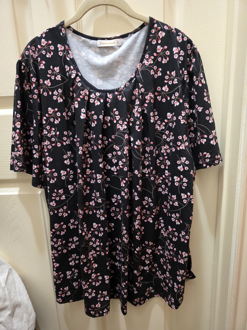 NWOT Black Floral Short Sleeve Women’s Top
